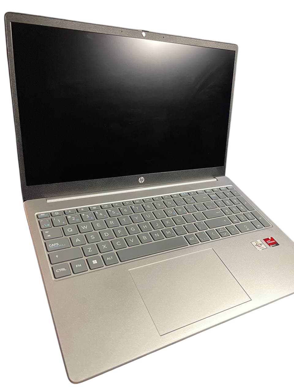 Hp 15-fc0003ca Athlon 7120u 8gb 512gb Ssd Fhd